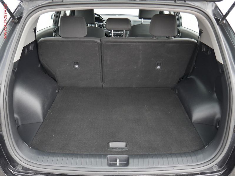 Kia Sportage (2018) 1.6GDi, ČR, Navi, TZ - fotka 7 z 23