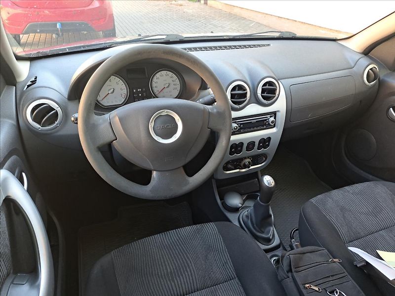Dacia Sandero 1,2 16V klima - fotka 27 z 39