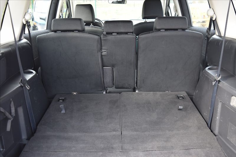 Mazda 5 1,8 i(MZR) 85KW 7 MÍST TAŽNÉ - fotka 16 z 40