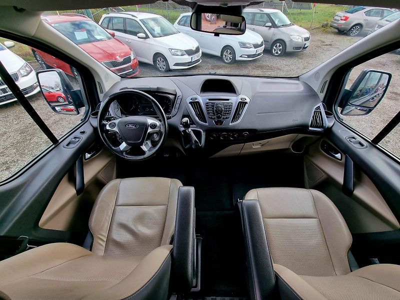 Ford Tourneo Custom (2017) 2,0 TDCi 96kW L2 Titanium,8.mí - fotka 12 z 23