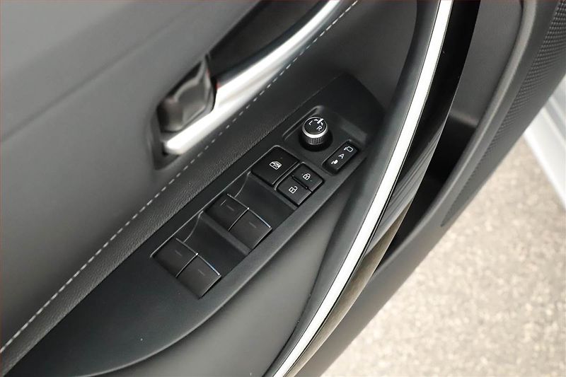 Toyota Corolla (2021) 2.0 Hybrid, Automat - fotka 14 z 16