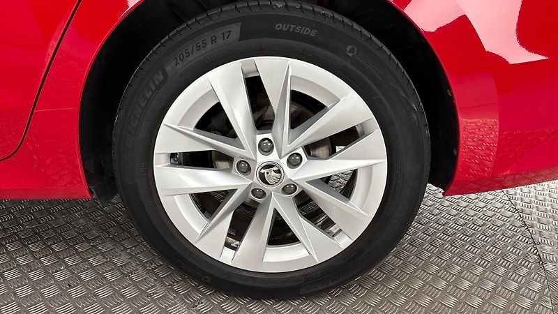 Škoda Octavia 1.5 TSI Style Combi - fotka 19 z 26
