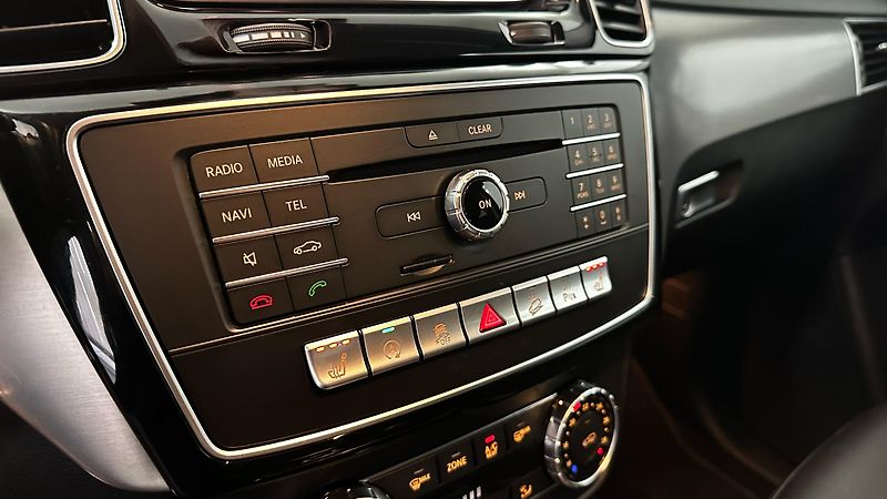 Mercedes-Benz GLE 250D / 4.MATIC / DVĚ SADY KOL - fotka 30 z 46