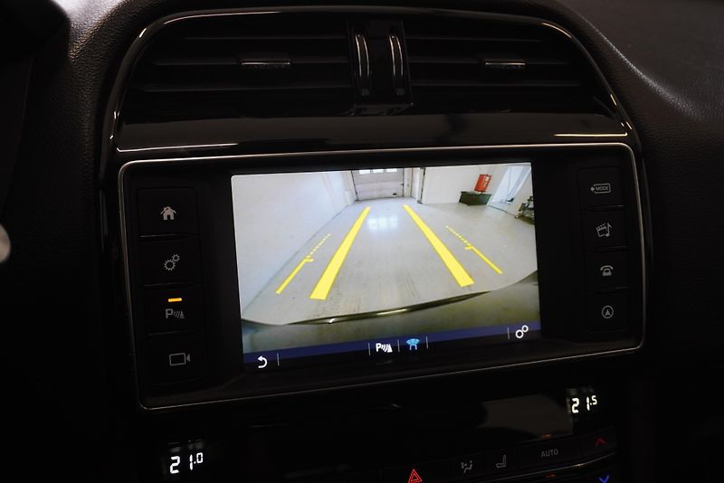 Jaguar F-Pace 3.0D 221 kW 4x4 AUTOMAT 8st. - fotka 21 z 36