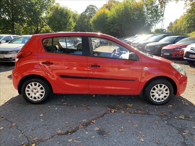 Hyundai i20 1,3 i - fotka 4 z 17