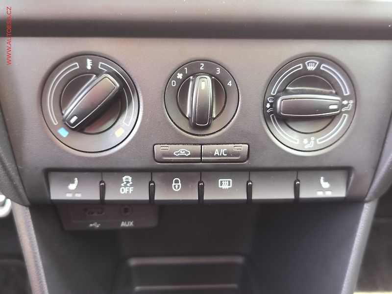 Škoda Rapid (2014) 1.6 TDi, Sport, panor - fotka 12 z 17