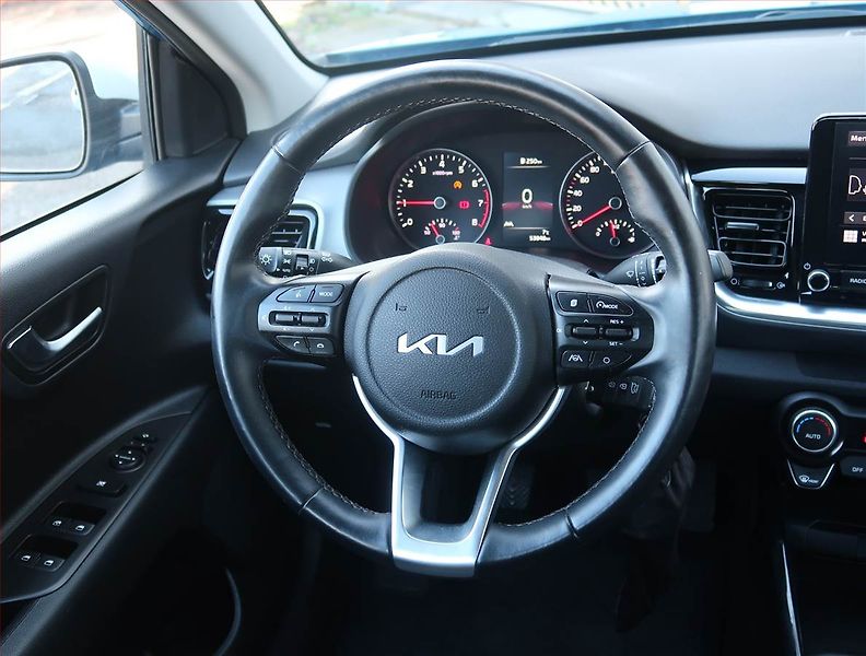 Kia Stonic (2023) Exclusive 1.0 T-GDI, EXCLUSIVE - fotka 15 z 21