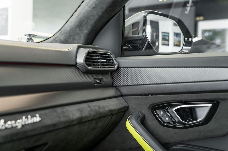 Lamborghini Urus Graphite Capsule/Pano/B&O 3D - fotka 21 z 27