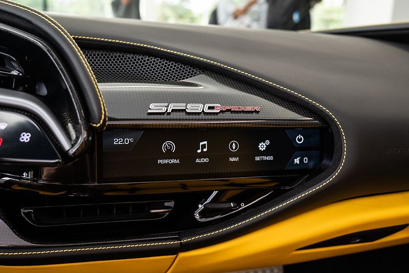 Ferrari SF90 Spider Tailor Made - fotka 14 z 27