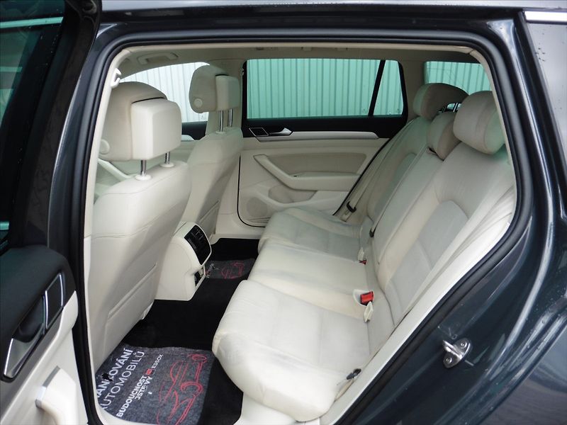 Volkswagen Passat Variant 1,4 TSi Comfortline - fotka 13 z 14
