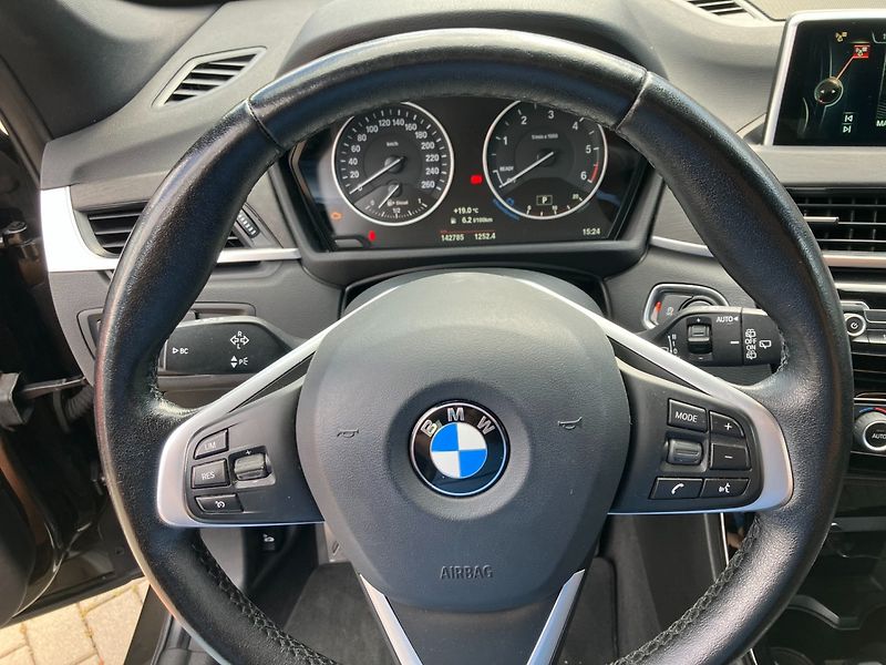 BMW X1 (2016) X-DRIVE 2.0d 140kW HEAD-UP,ČR - fotka 26 z 30