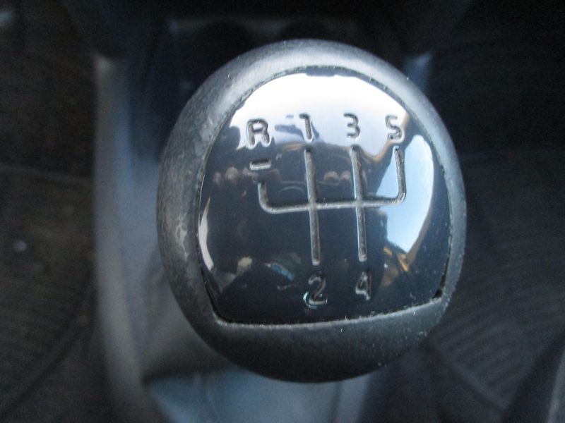 Renault Clio 1.2i ČR +sada kol - fotka 17 z 23