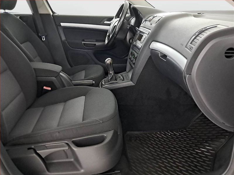Škoda Octavia (2008) 1.9 TDI, Park. senzory - fotka 9 z 13