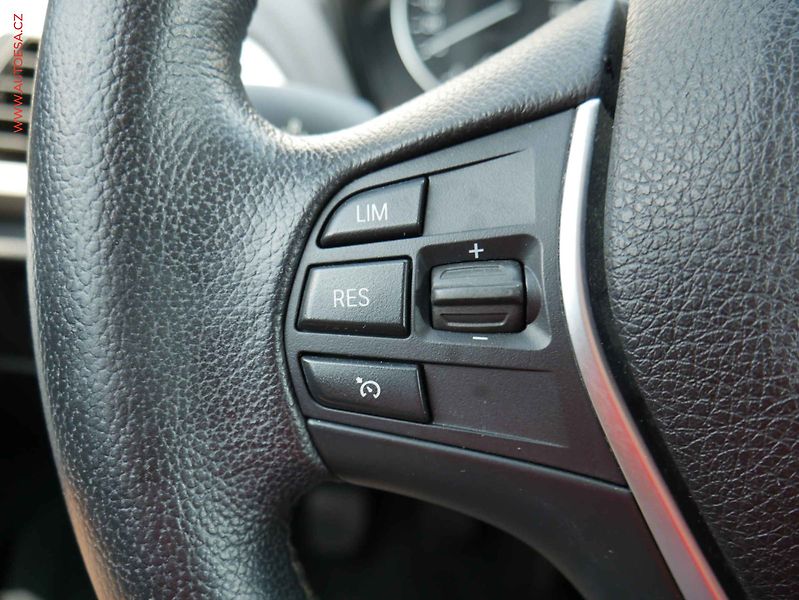 BMW Řada 1 (2015) 1.5D, Navigace, výhřev - fotka 14 z 22