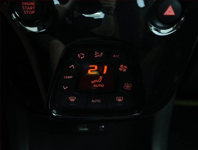 Toyota Aygo (2016) 1.0 VVT-i, Automat, ČR,1.maj - fotka 13 z 18