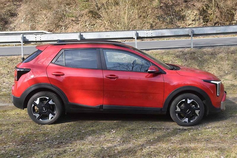 Kia Stonic je dostupné a dobře jezdící malé rodinné auto.