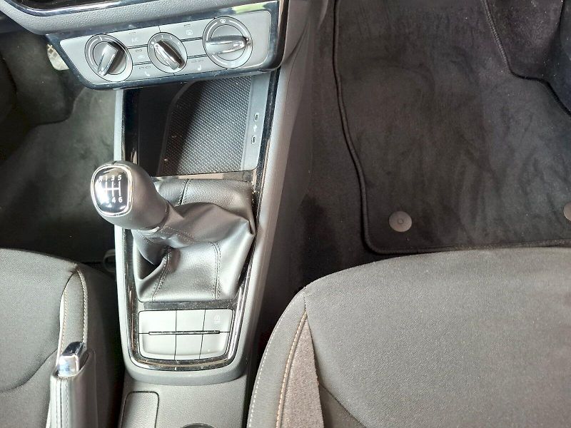 Škoda Kamiq (2025) SELECTION TSI 85/1.0 M6F - fotka 16 z 29