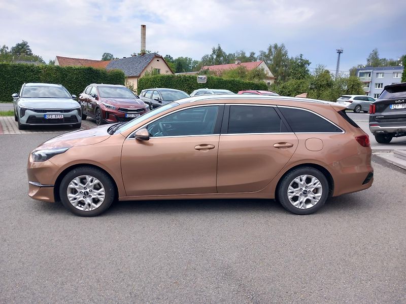 Kia Ceed SW (2022) 1,5 T-GDi GPF TOP         - fotka 3 z 12