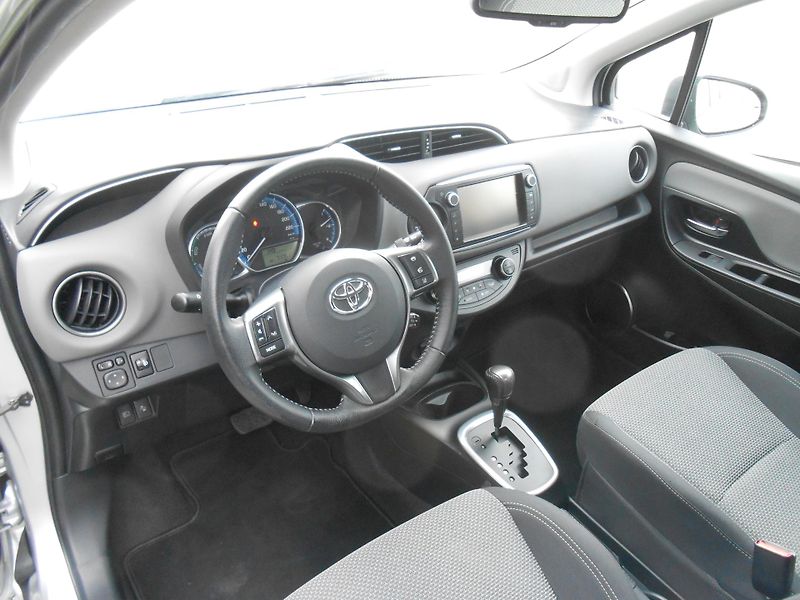Toyota Yaris 1.5VVTiHybrid,NAVI,KAMERA,AUT - fotka 22 z 39
