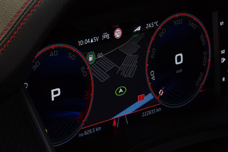 Škoda Kodiaq 2.0TSI,180kW,RS,1MAJ,ČR,NZ.TOP - fotka 16 z 42