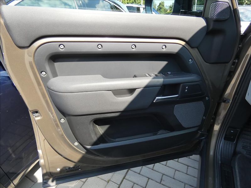 Land Rover Defender 2,0 D200 110,1.Maj, ČR, DPH - fotka 13 z 40