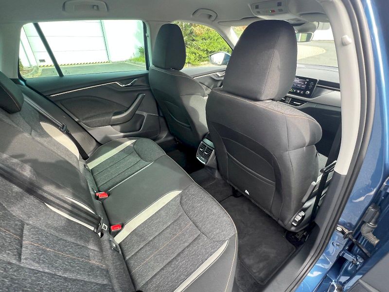 Škoda Kamiq (2020) Style 1.0TSi 85kW 7°automatick - fotka 16 z 29