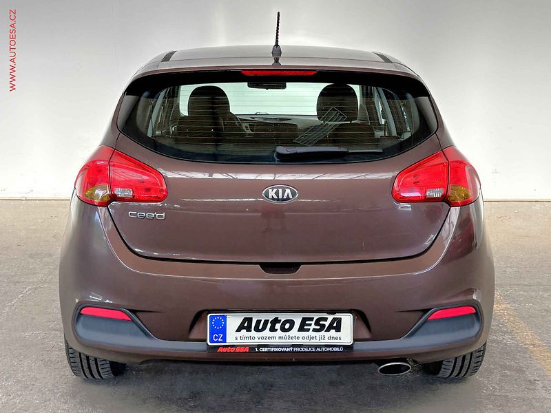 Kia Ceed (2013) 1.4i, ČR, servis.kniha, AC - fotka 5 z 14