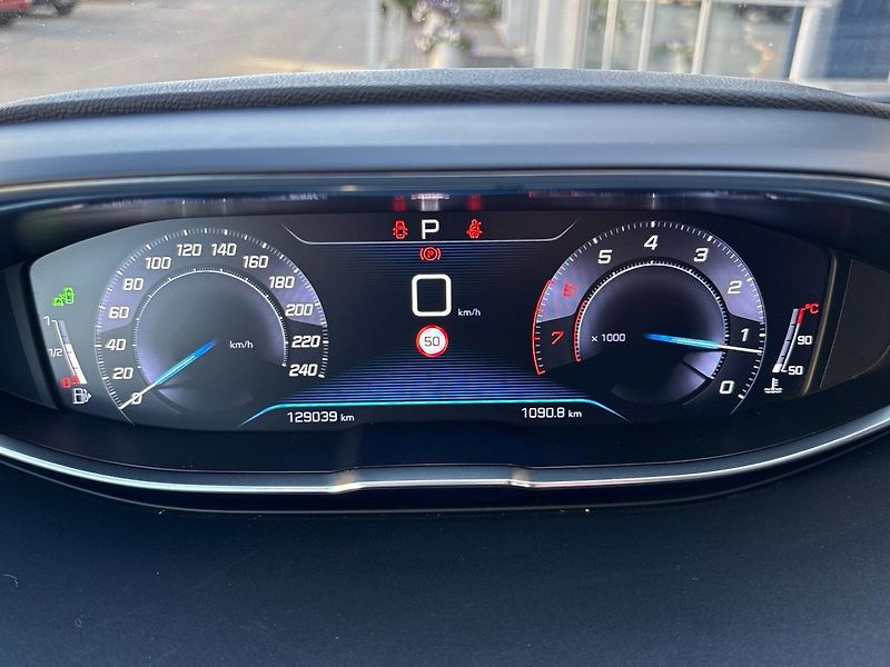 Peugeot 5008 (2018) AllurePack 1.6 THP EAT6 - fotka 11 z 57