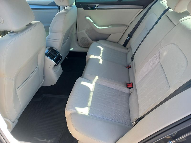 Škoda Superb (2021) 2.0TSi 140kW DSG ČR DPH  - fotka 11 z 19