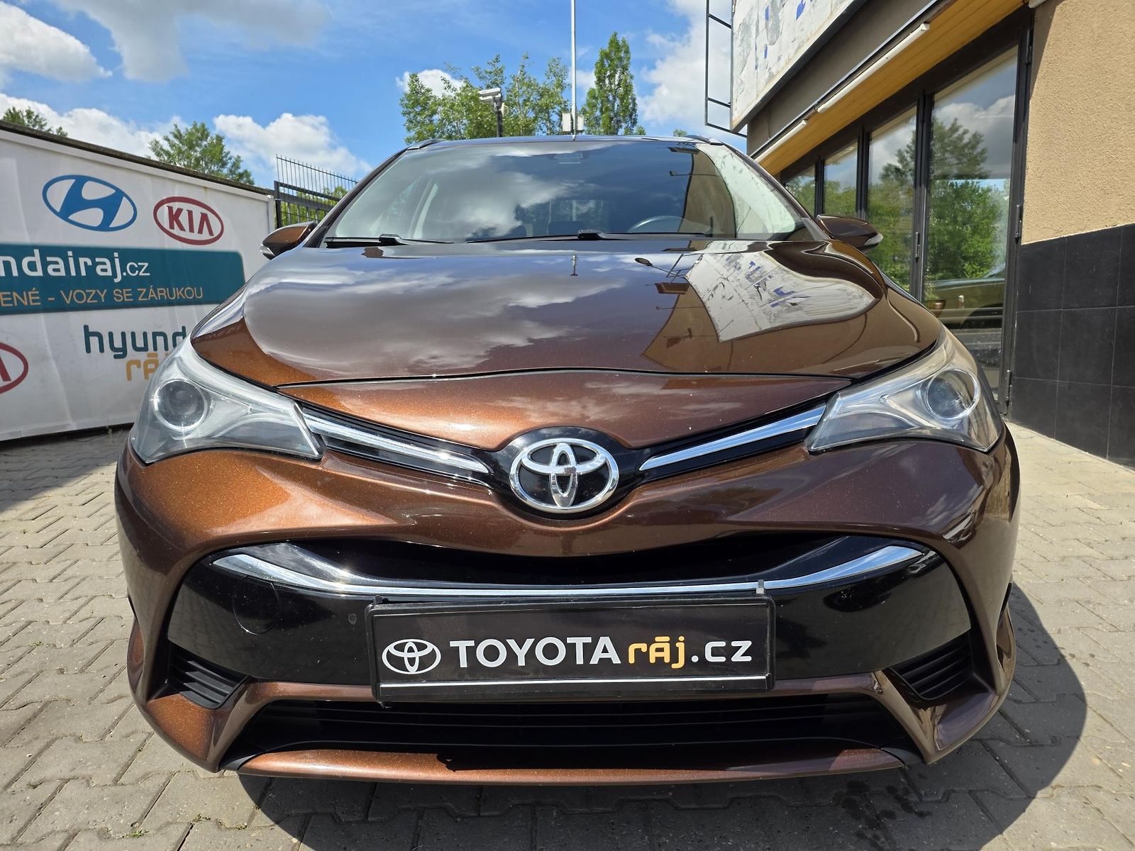 Toyota Avensis 2.0-VELMI ZACHOVALÝ STAV