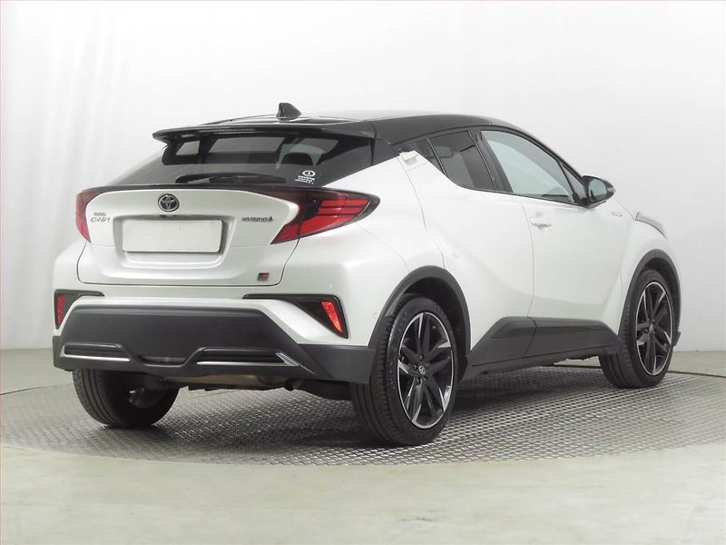 Toyota C-HR (2021) GR Sport 1.8 Hybrid - fotka 5 z 22