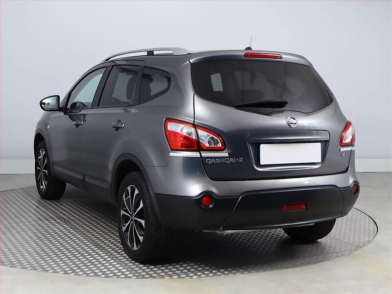 Nissan Qashqai (2013) 1.5 dCi, 7 míst, Navi - fotka 4 z 17