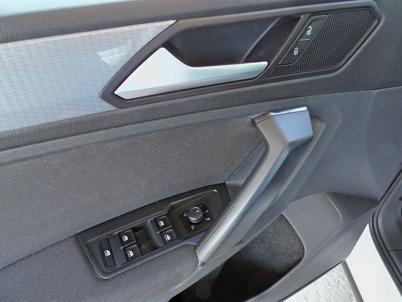 Volkswagen Tiguan (2023) 2.0TDI DSG Virtual Navi ACC - fotka 19 z 34