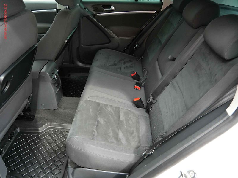 Volkswagen Tiguan (2014) 2.0TDi 4x4, DSG, TZ, AC - fotka 10 z 20