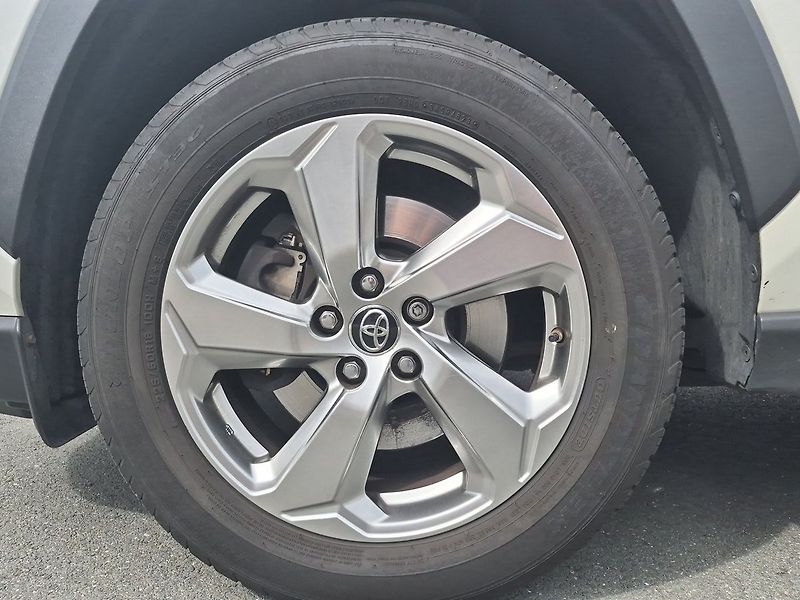 Toyota RAV4 2.0i 4x2 6MT Comfort Style 129 - fotka 23 z 24