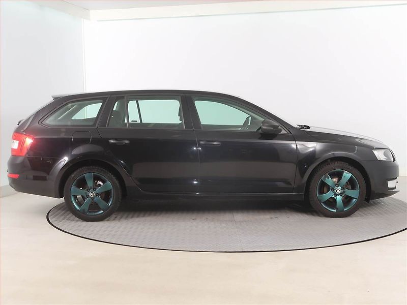 Škoda Octavia (2014) 1.6 TDI, Serv.kniha, Navi - fotka 6 z 16