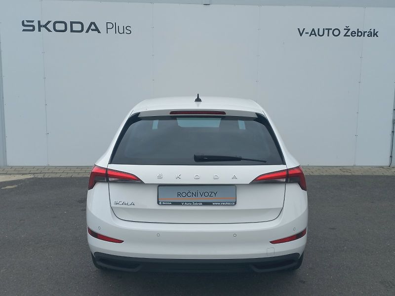 Škoda Scala (2023) Ambition PLUS 1,0 TSI 81 kW DS - fotka 9 z 22