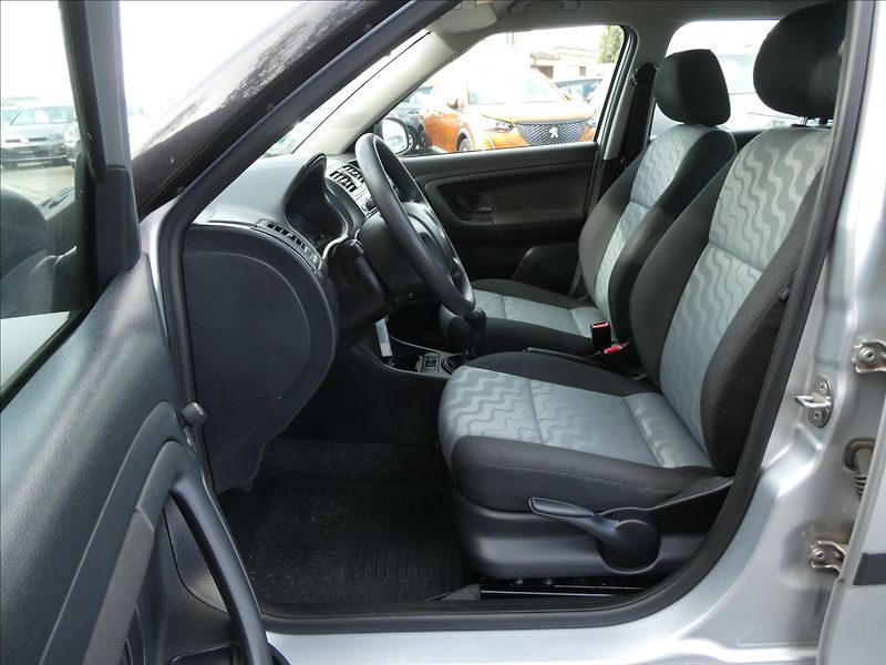 Škoda Fabia 1,4 16V 63kW závěs, serviska - fotka 19 z 41