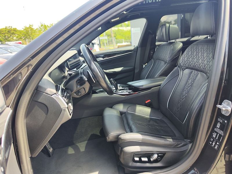BMW Řada 5 540d/250kW M-Paket AT 4x4 - fotka 15 z 41