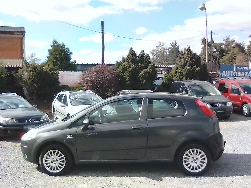 Fiat Punto (2010) 1.2i , 2.majitel - fotka 3 z 32