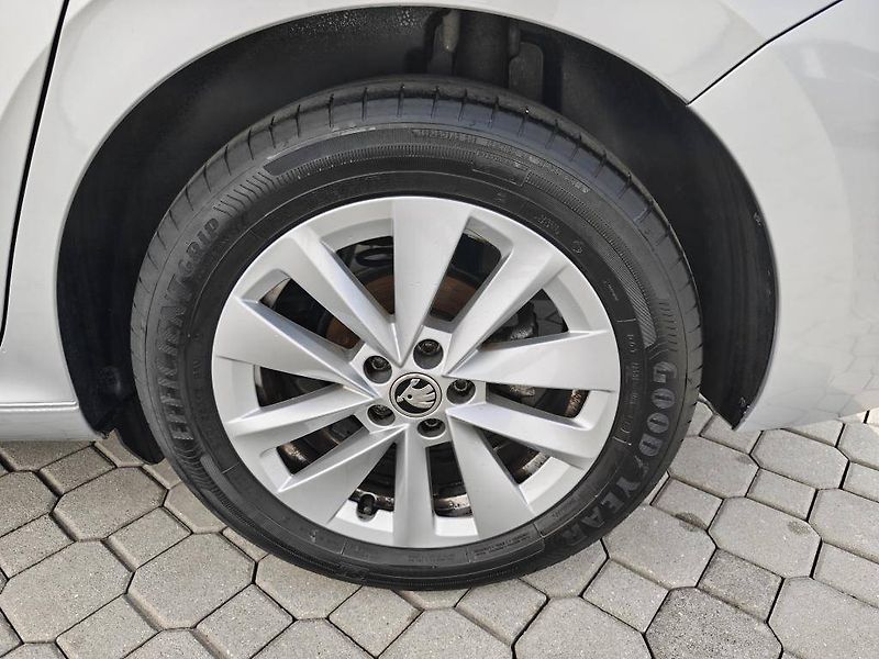 Škoda Scala Top Selection 6MP 1,0TSI - fotka 20 z 22