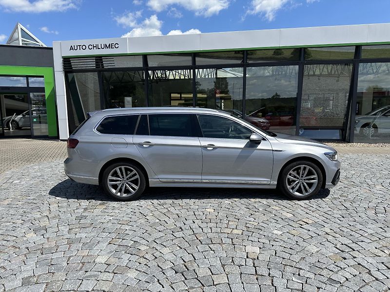 Volkswagen Passat Variant 2.0 TDI DSG R-Line 4Motion - fotka 5 z 34