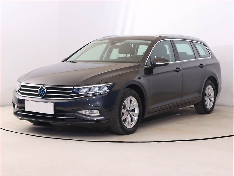 Volkswagen Passat (2021) Business 2.0 TDI, Automat - fotka 2 z 23