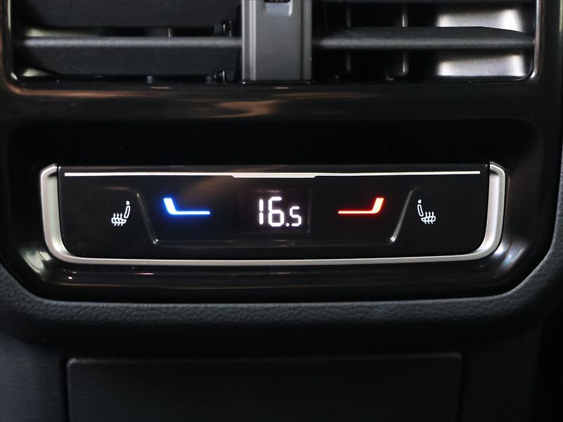 Volkswagen Arteon 2,0 TSI R 235kW 4Motion DSG DP - fotka 33 z 41