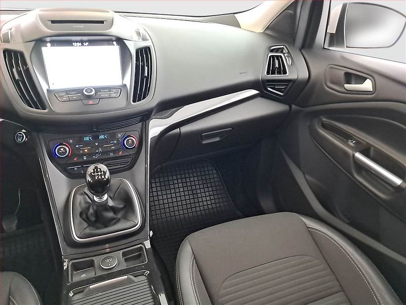 Ford Kuga (2017) Titanium 1.5 EcoBoost, ČR - fotka 8 z 20