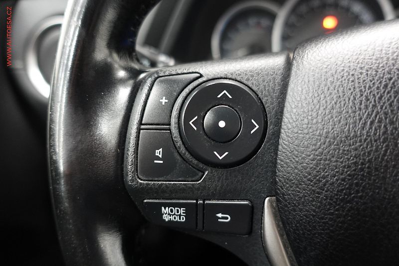 Toyota Auris (2015) 1.4D, 1.maj,ČR, autoAC - fotka 16 z 21