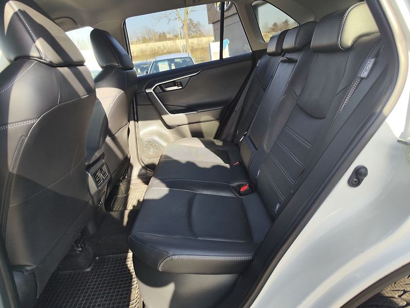 Toyota RAV4 2.5 HEV/163kW Executive e-CVT - fotka 15 z 35