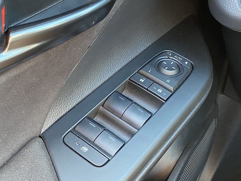 Toyota C-HR 2.0PHEV, ČR, GR Sport VIP, JBL - fotka 30 z 38