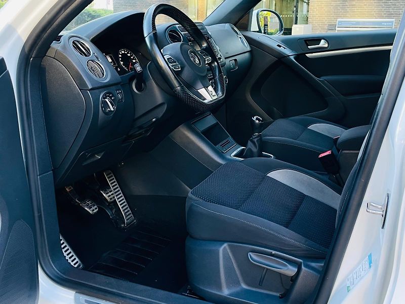 Volkswagen Tiguan 1.4TSI 4x4 MAN SERVISKA TAŽNÉ - fotka 30 z 52