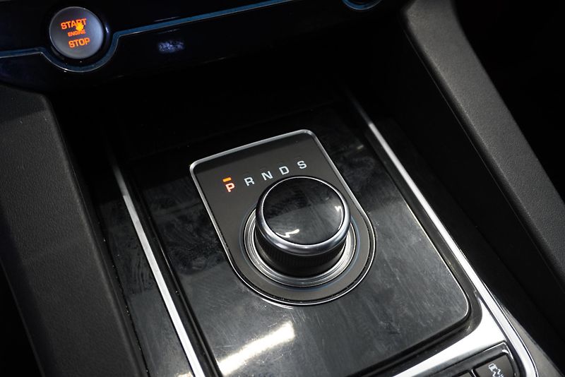 Jaguar F-Pace 2.0D 132kW PRESTIGE - fotka 14 z 28